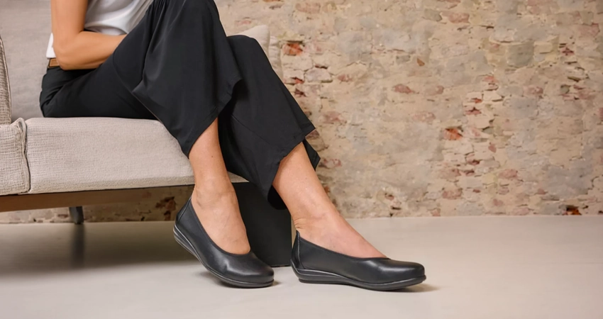 How should shoes fit: model with Alabama slip ons