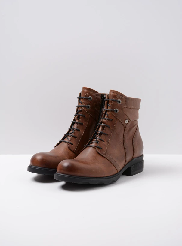 wolky biker boots 02628 center wr 20430 cognac leather front